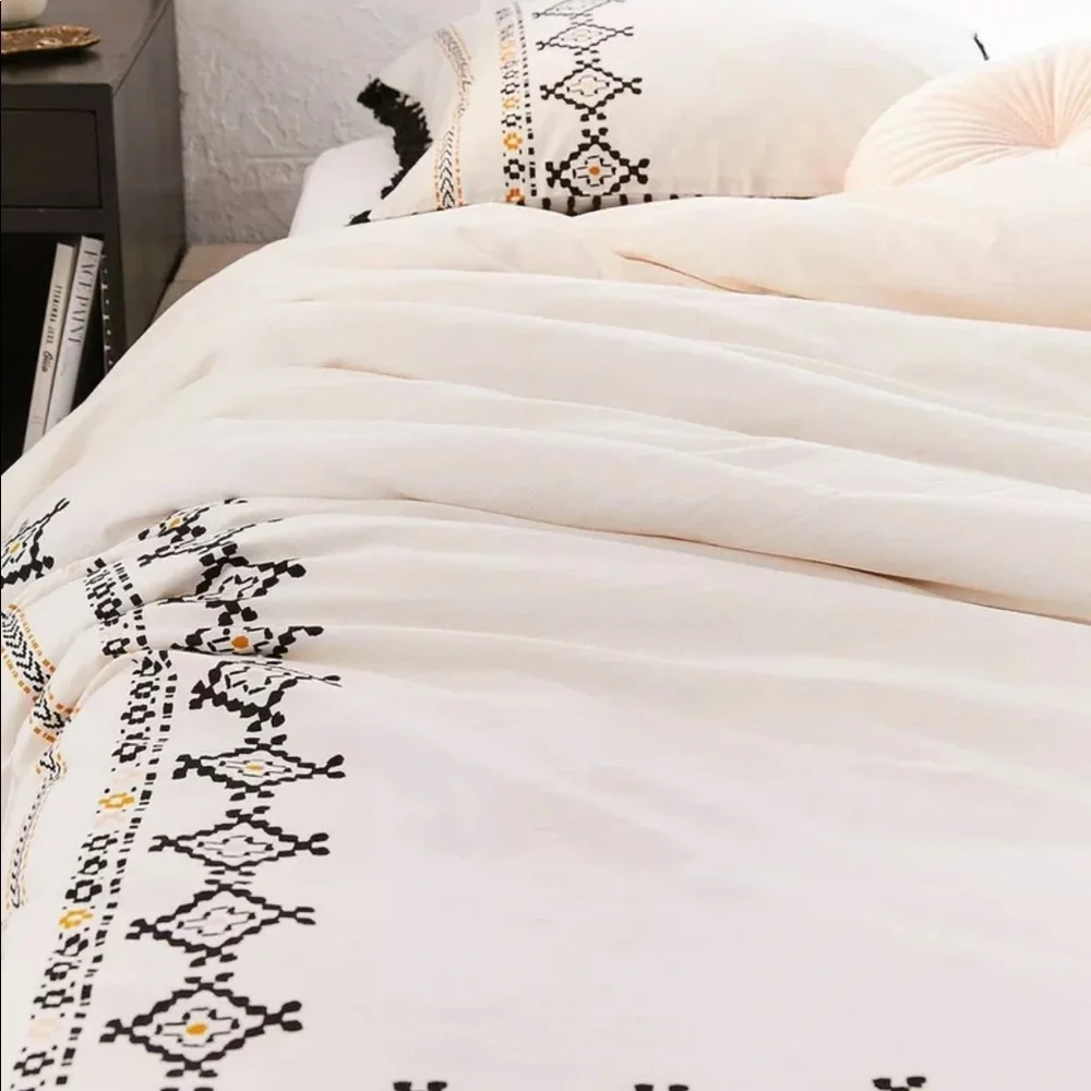 Urban Outfitters Dara Border Print Tassel Duvet Cover sz Full/Queen